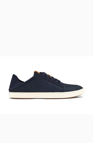 Navy blue sneaker with white sole on a white background