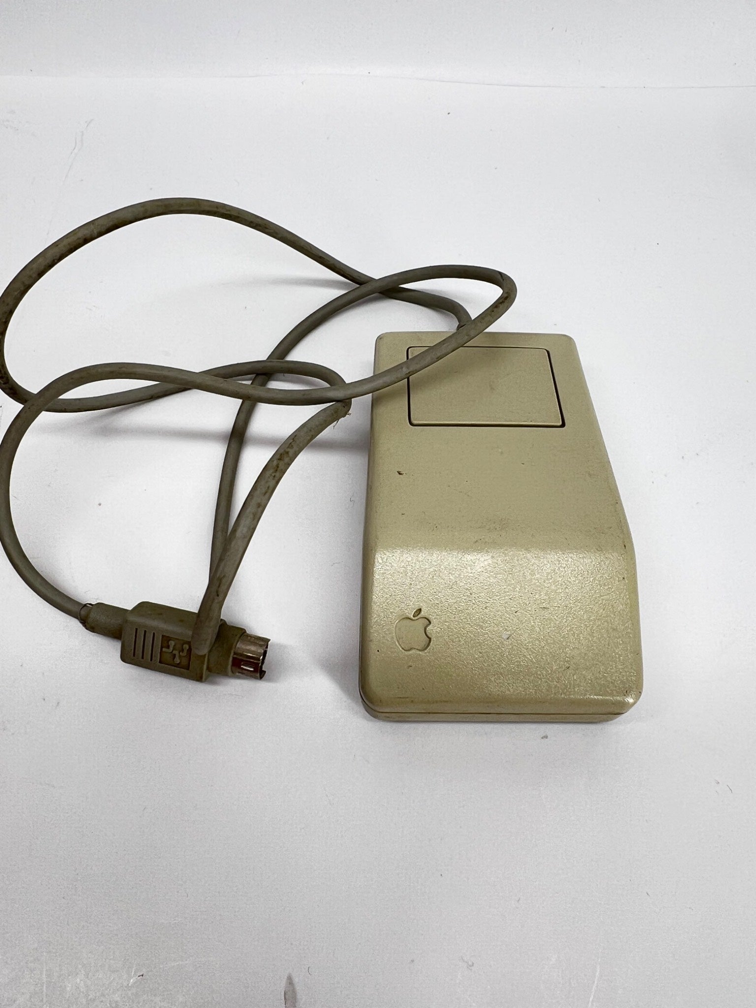 Apple A2M4015 Mouse, Made in USA