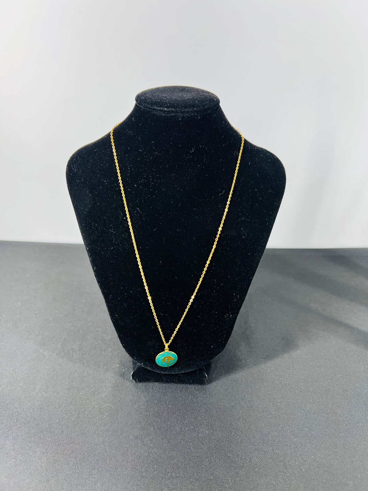 Gold Necklace with Circular Pendant 3.4 grams