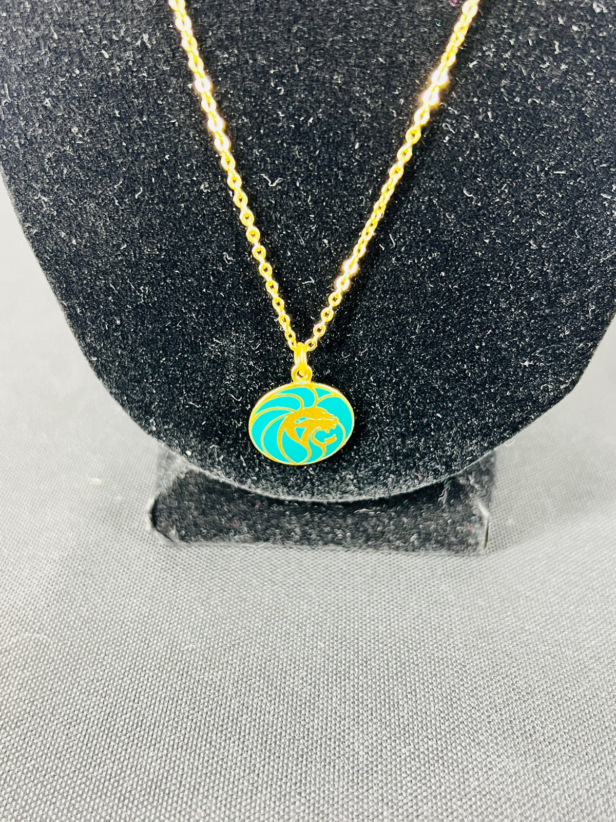 Gold Necklace with Circular Pendant 3.4 grams