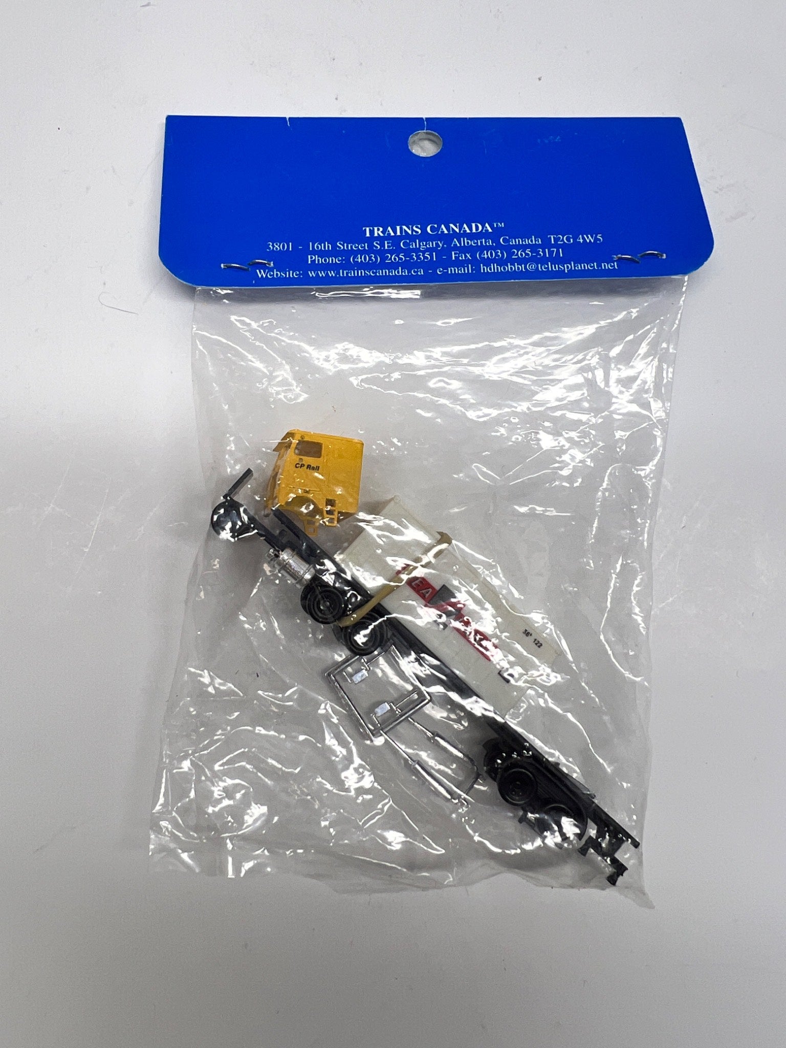 Trains Canada N Scale CP Rail Tractor with Sea-Land Container – New in Bag