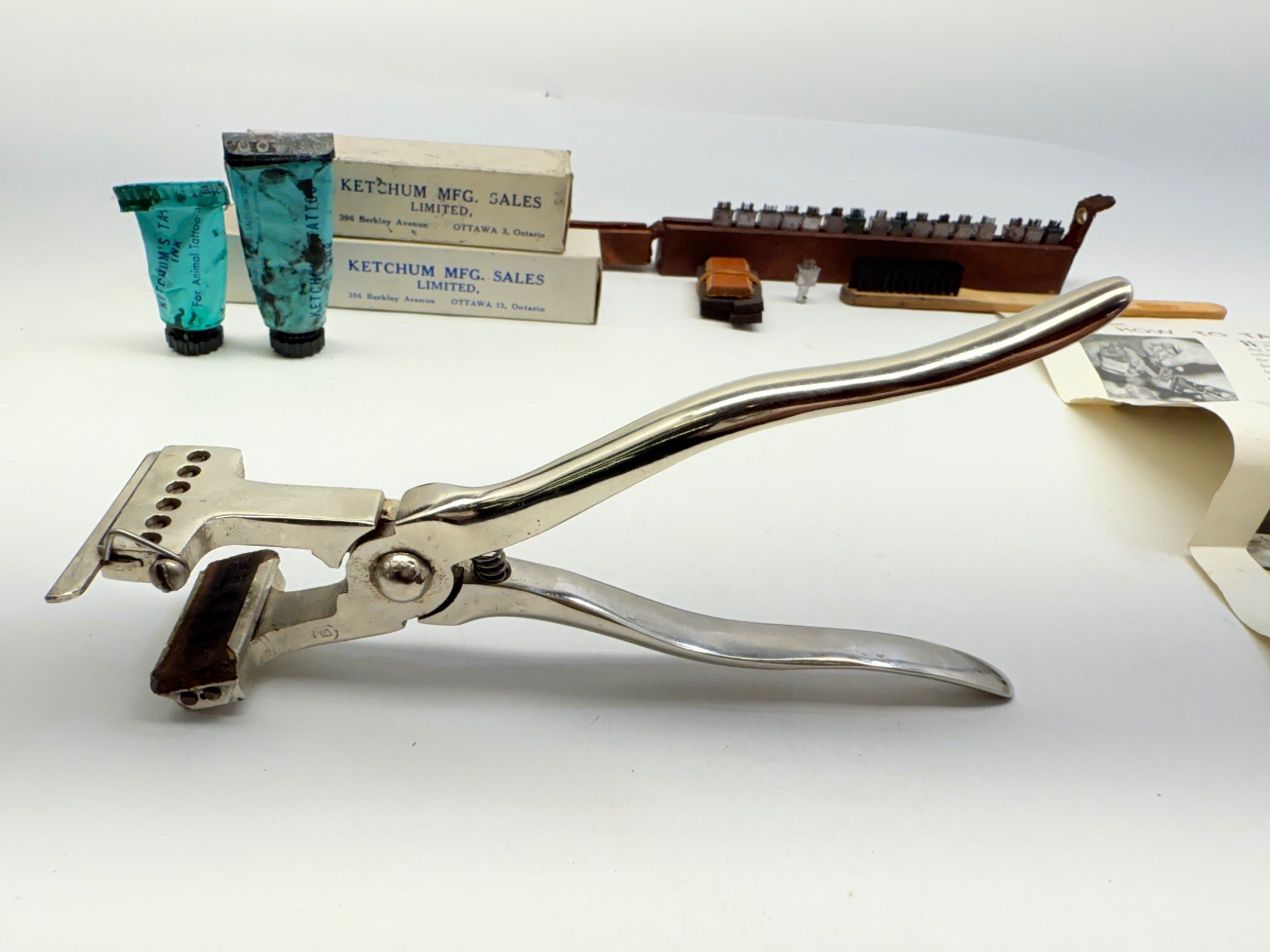 Ketchum Dog Tattoo Kit Model 50D with Accessories