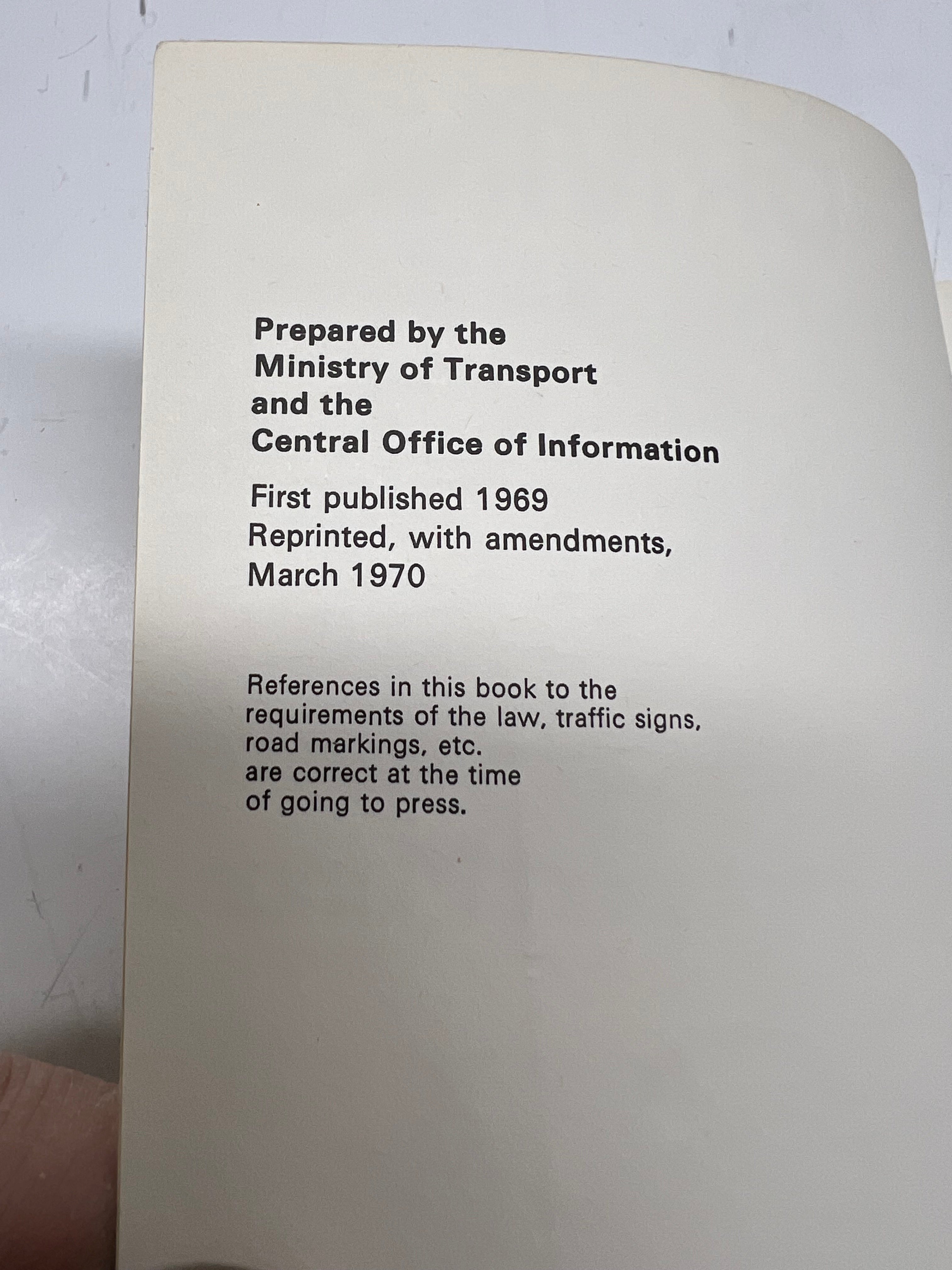 Vintage Driving: The Ministry of Transport Manual (HMSO) - Retro Collectible