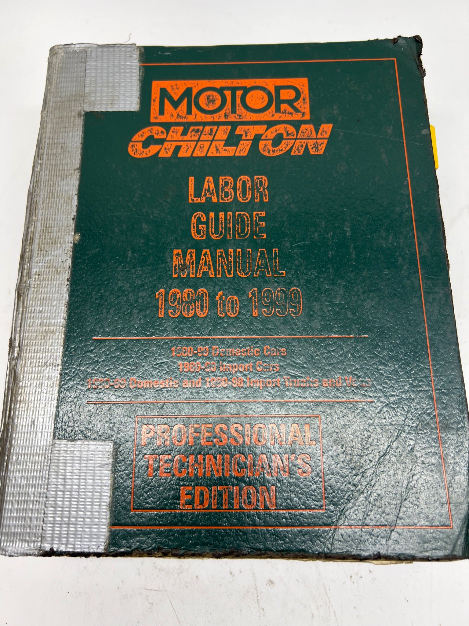 Motor Chilton labor guide manual from 1980 to 1989 on a white background