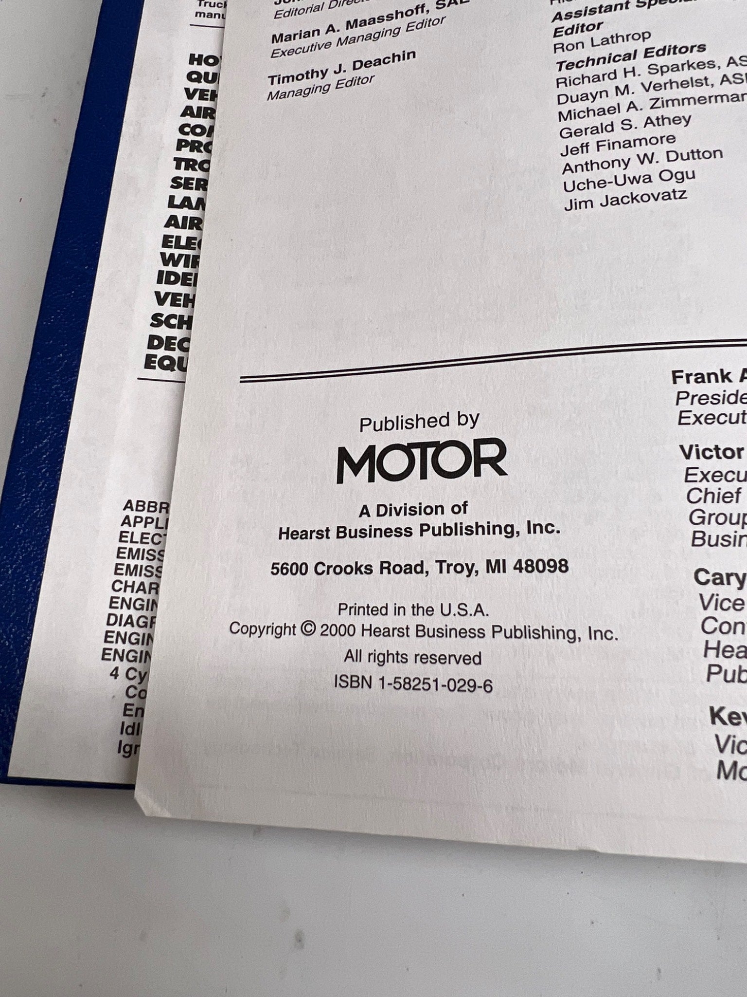 2000 Domestic Engine Manual, USA
