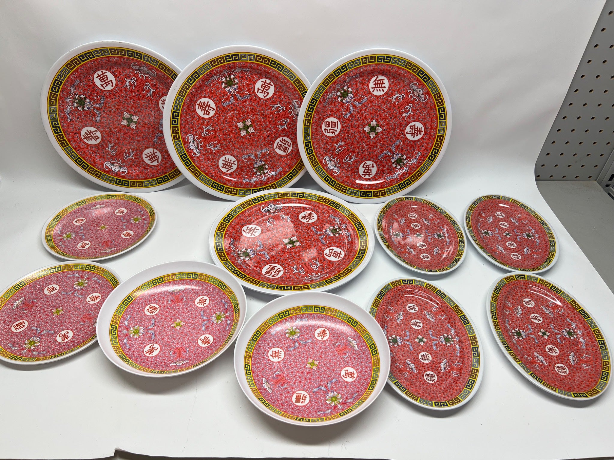 13-Piece Vintage Chinese "Longevity" Melamine Plate Set - Red