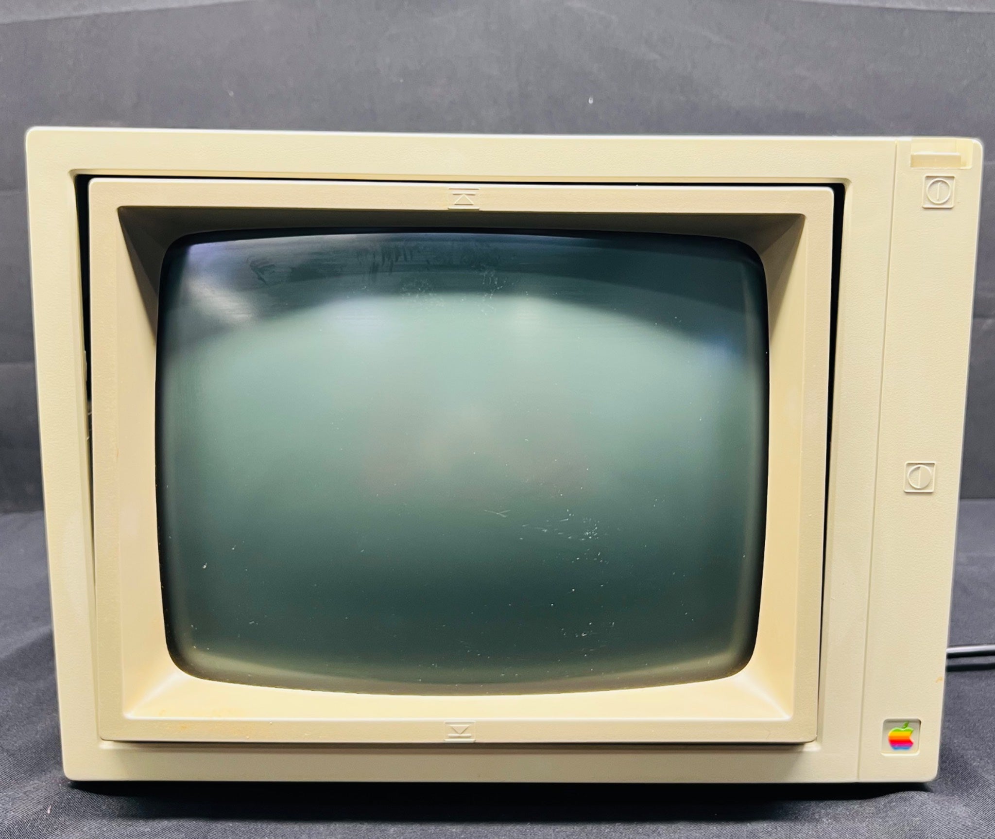 Apple Monitor II 115 VAC model number A2M2010 Green with original box tested and working