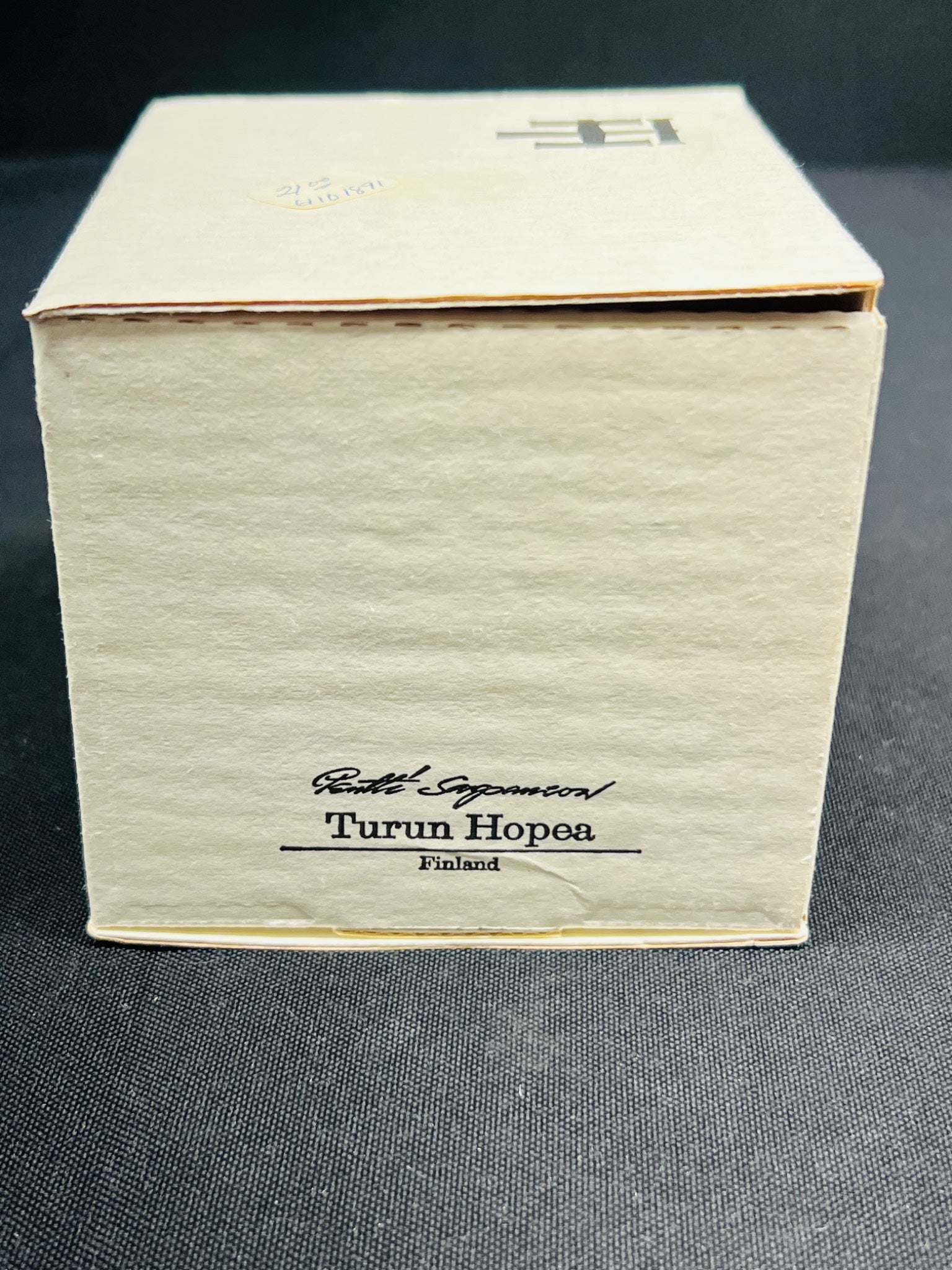 Beige box with 'Turun Hopea' branding on a dark background