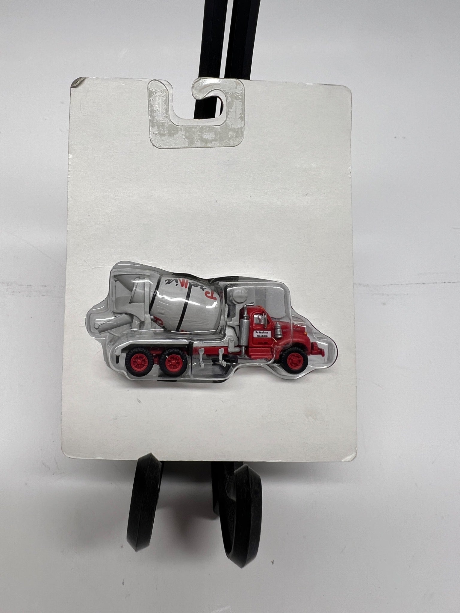 Athearn HO Scale Mack B Cement Mixer Truck – 1:87 Scale Die-Cast/Plastic