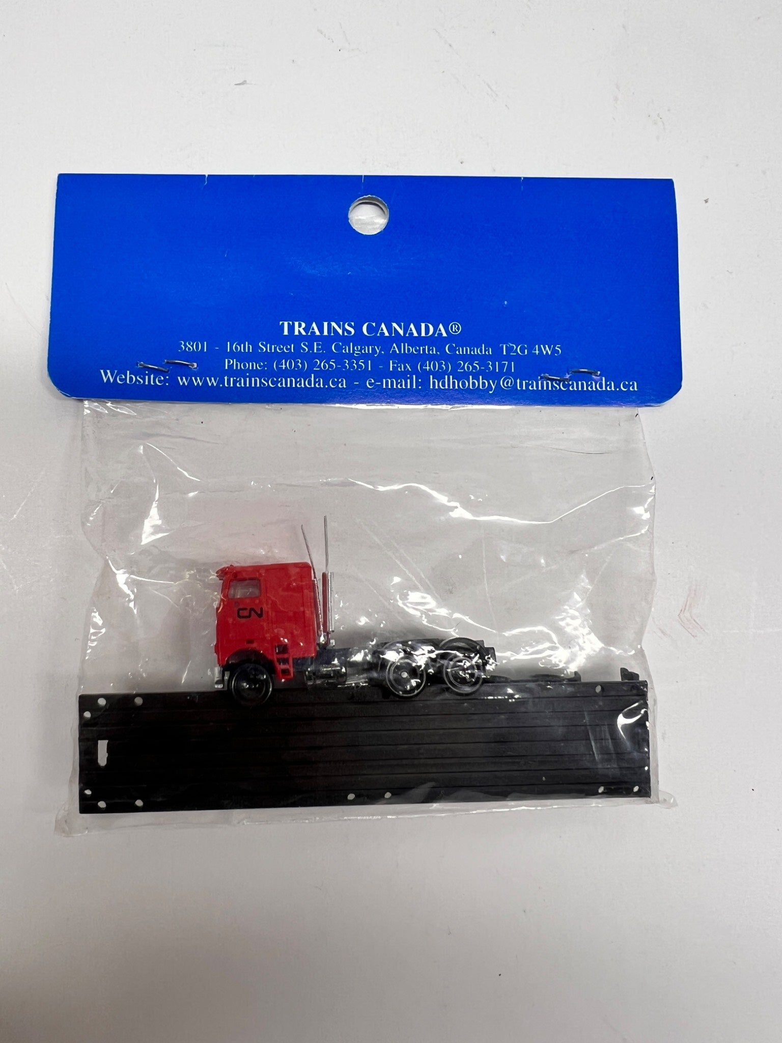Trains Canada N Scale CN Red Tractor with 40’ Flatbed Trailer – NOS