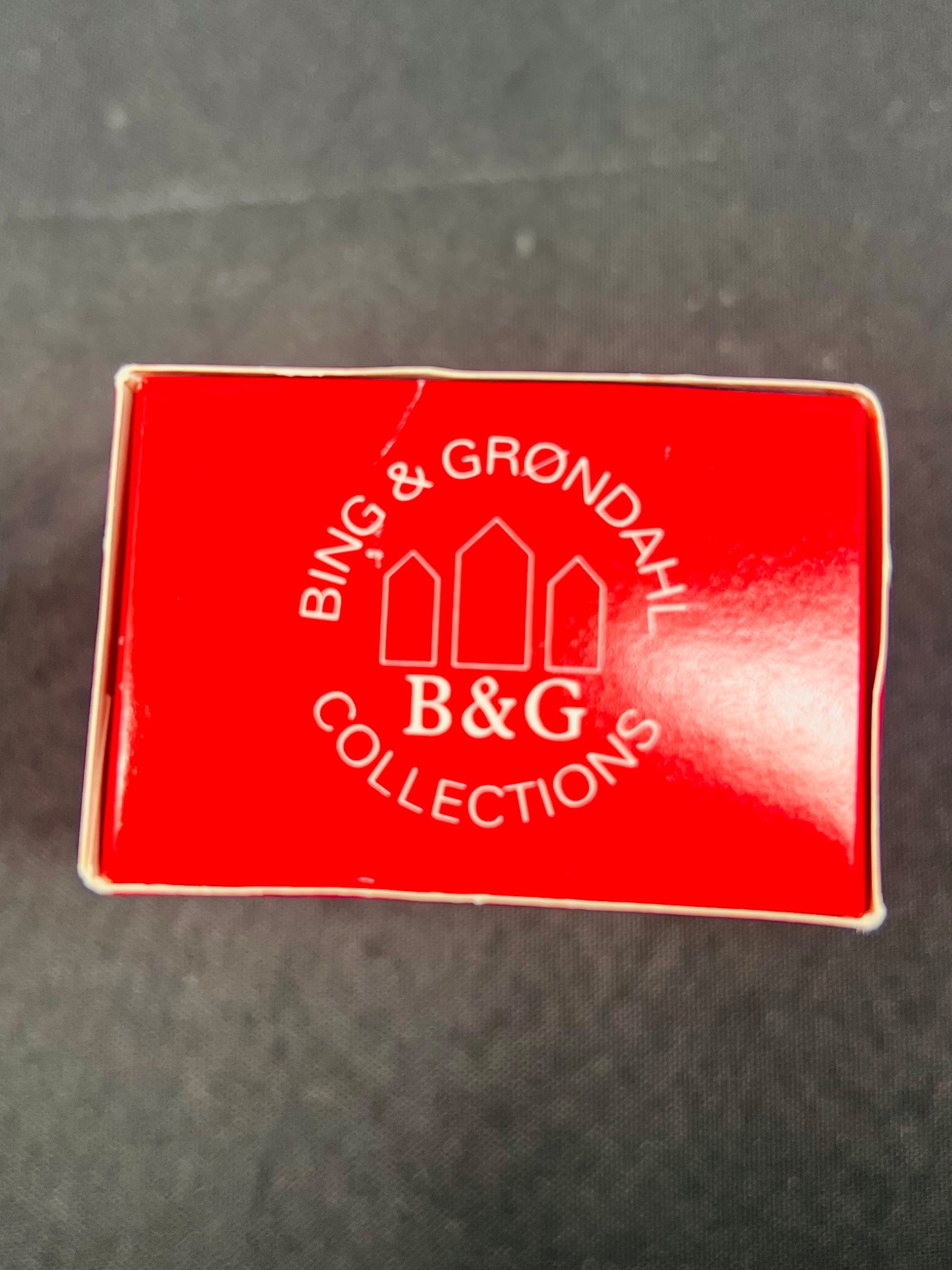 Red box with Bing & Grøndahl logo on a dark background
